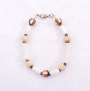 bracelet-vertebre de queues de coyote.jpg